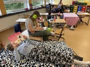 „Lesecamp im Klassenzimmer – Zelte aus Tischen, Geschichten im Kopf.“
